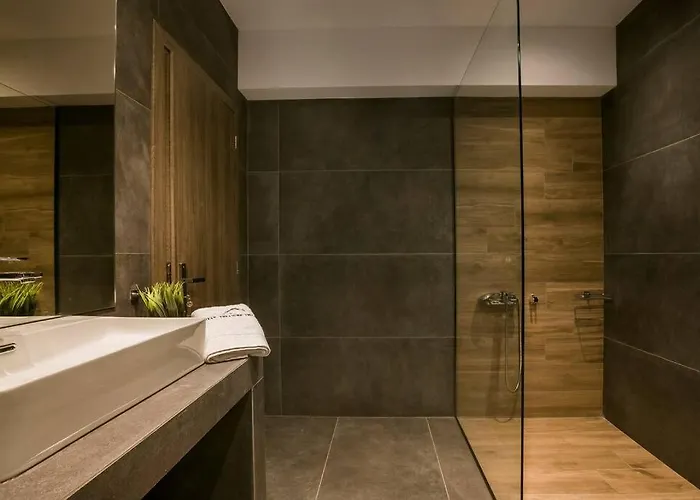 Helena - Ionian Treasure Pesadha